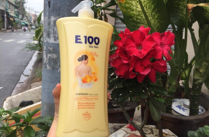 Review sữa tắm e100 màu vàng có tốt không? Giá bao nhiêu?